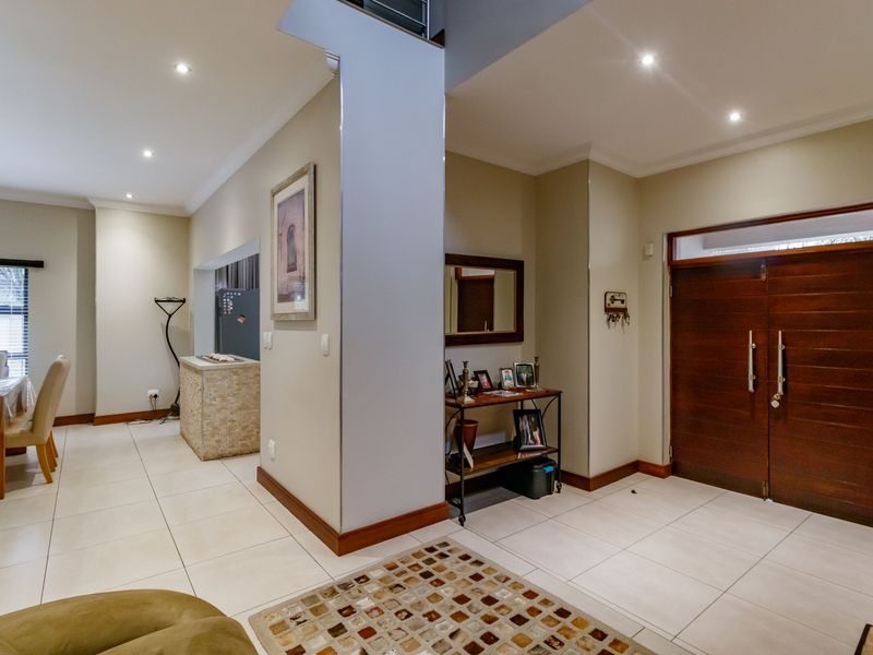 Welcome Home – Where Elegance and Comfort Meet! - Photo 2