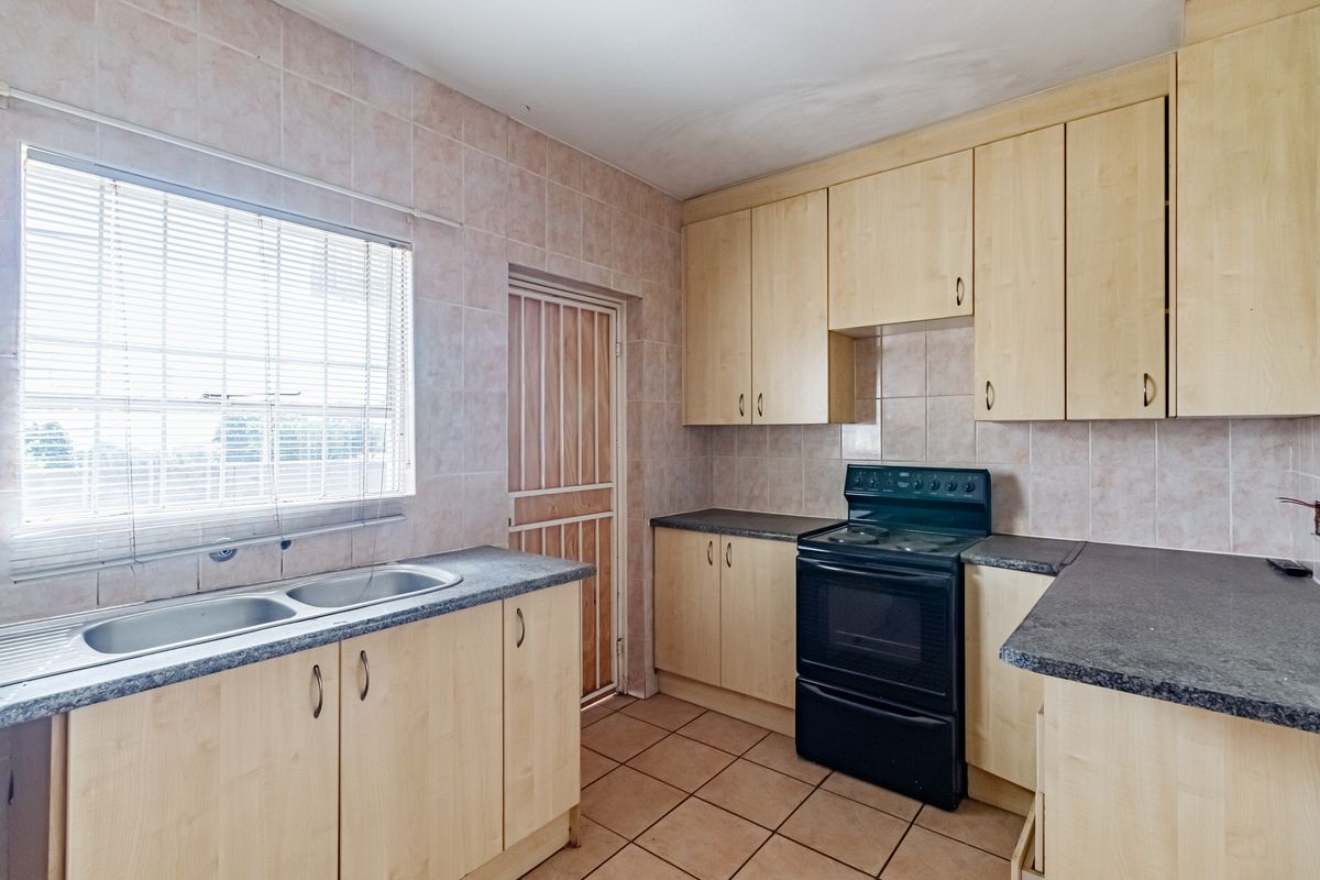 Bidding starts from R800 000.00 all offers accepted - Photo 5