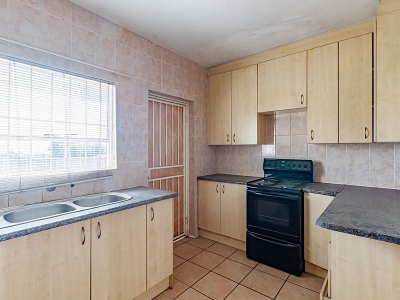 Bidding starts from R800 000.00 all offers accepted - Photo 5