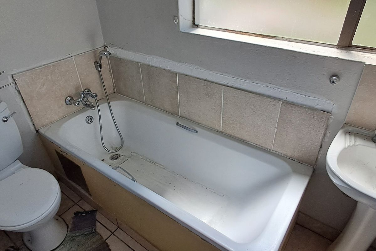 Flat For Sale In Newcastle - Photo 5