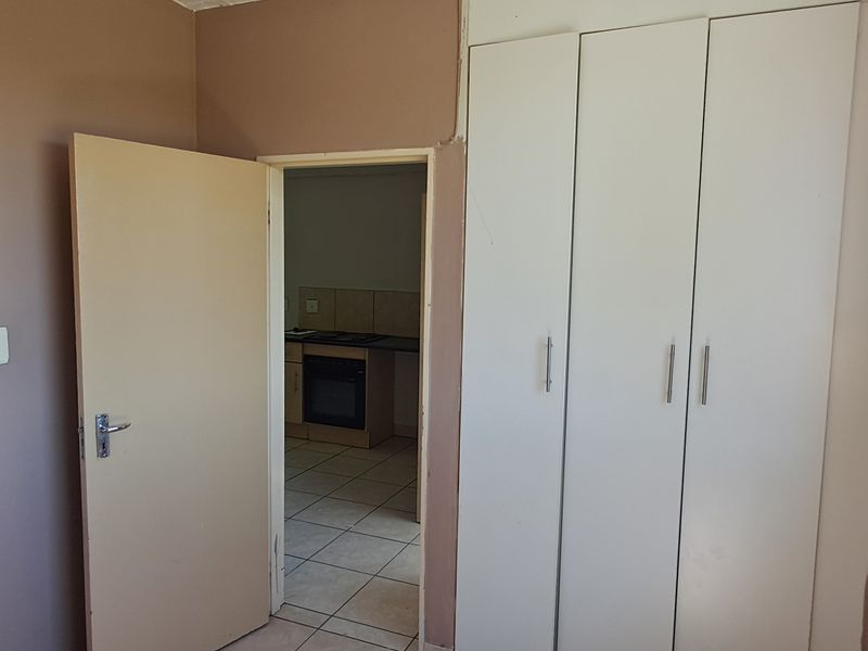 Flat For Sale In Newcastle - Photo 8