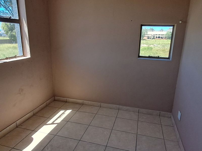 Flat For Sale In Newcastle - Photo 6