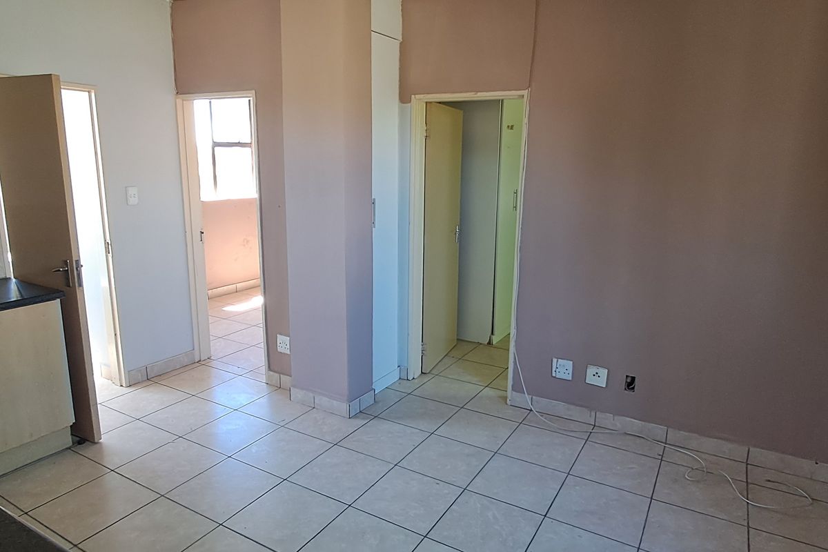 Flat For Sale In Newcastle - Photo 4