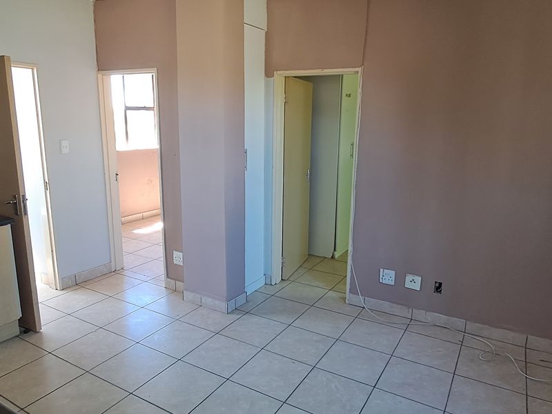 Flat For Sale In Newcastle - Photo 4