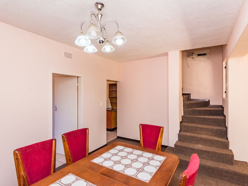 Charming 3-Bedroom Townhouse with Private Garden in Fairland - Photo 6