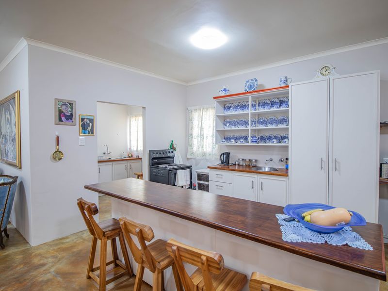 Modern Home in Moorreesburg - Photo 9