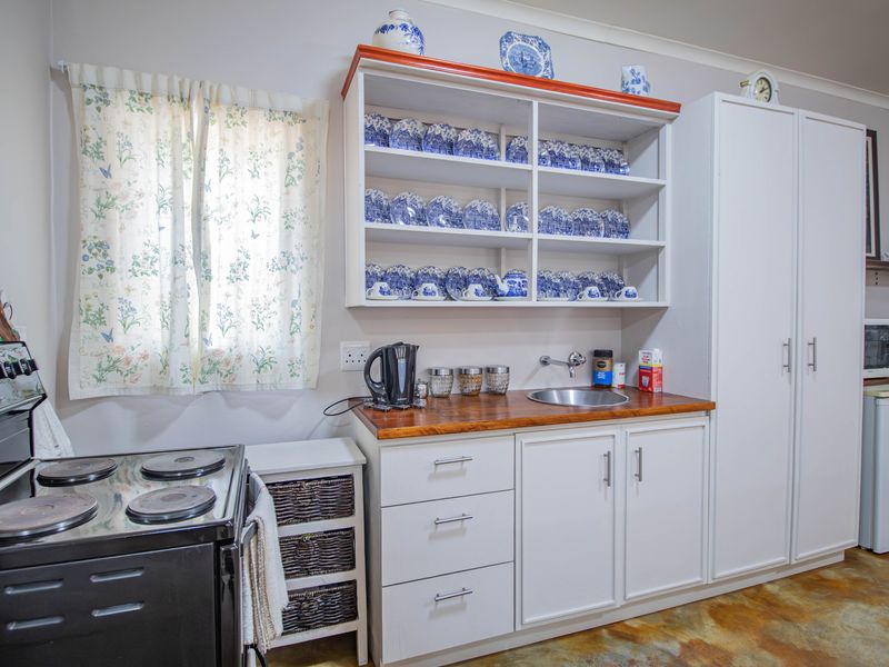 Modern Home in Moorreesburg - Photo 7