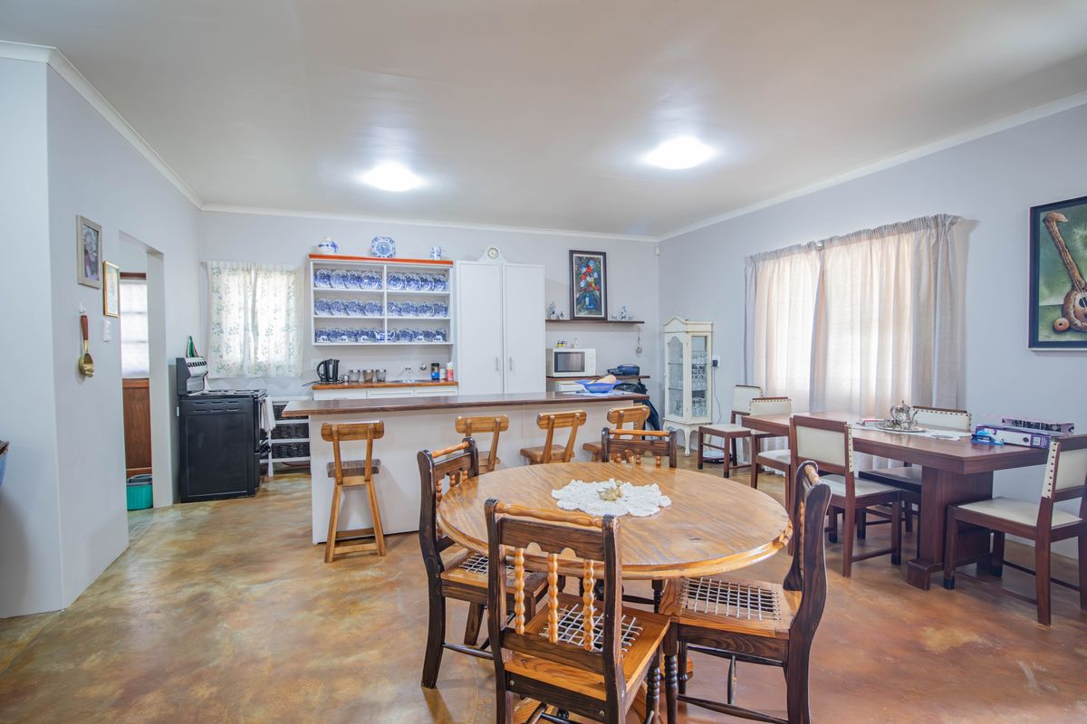 Modern Home in Moorreesburg - Photo 4
