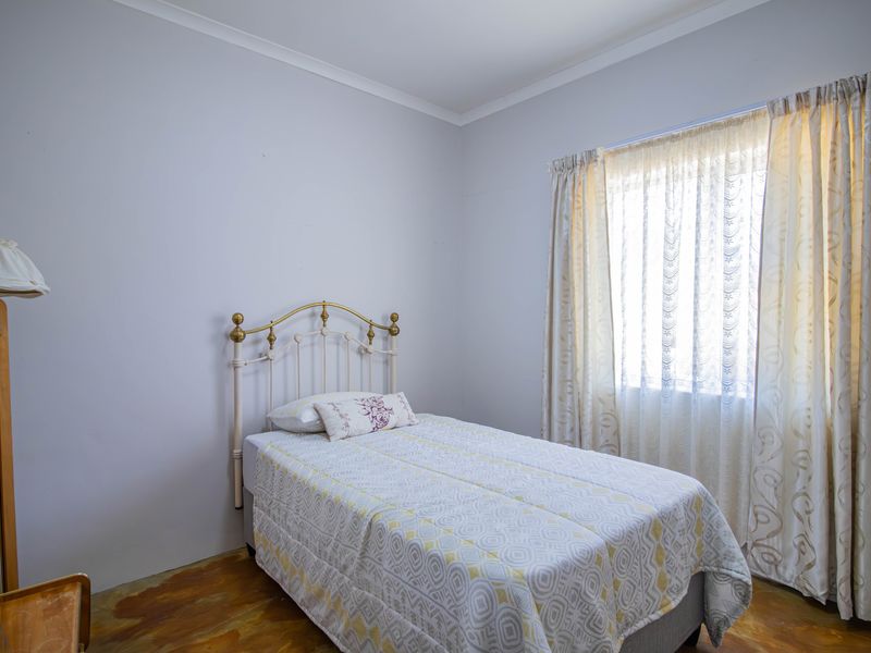 Modern Home in Moorreesburg - Photo 10