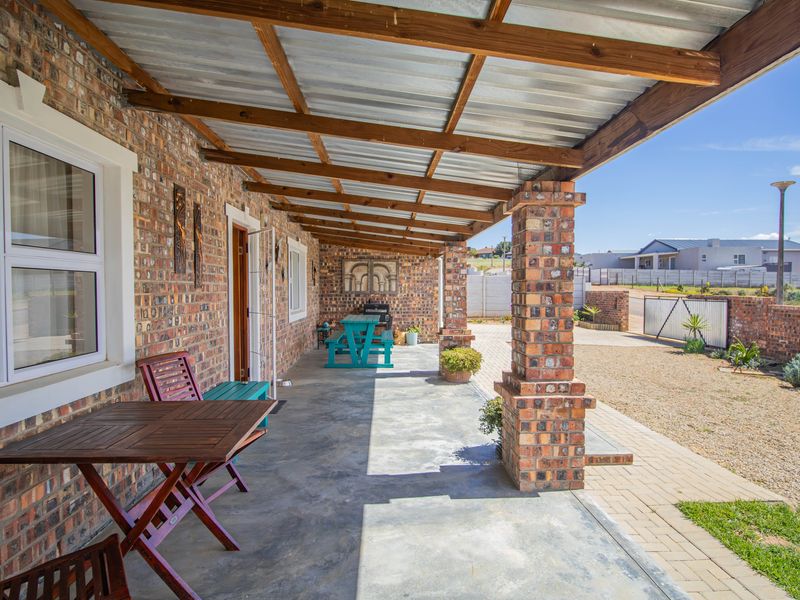 Modern Home in Moorreesburg - Photo 2