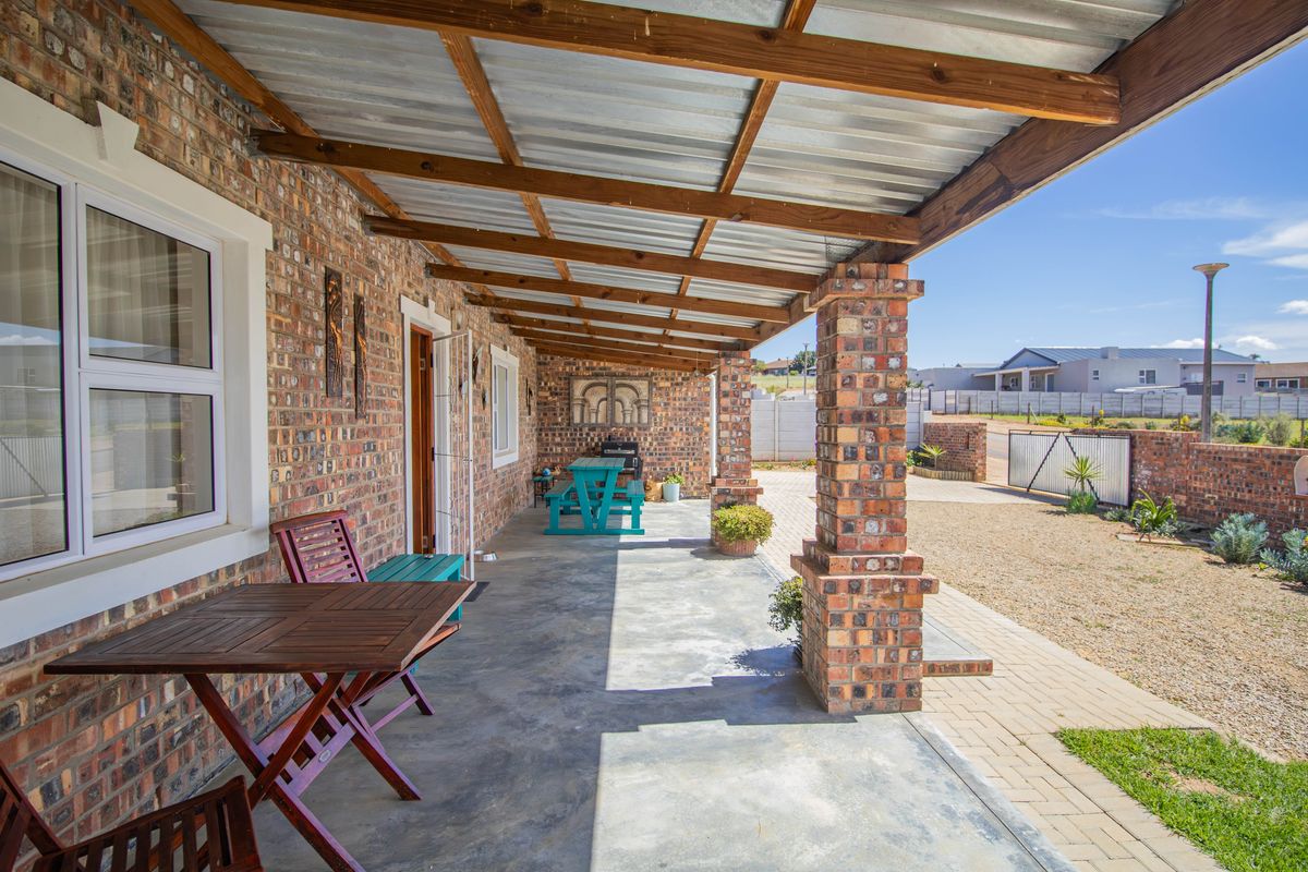 Modern Home in Moorreesburg - Photo 2