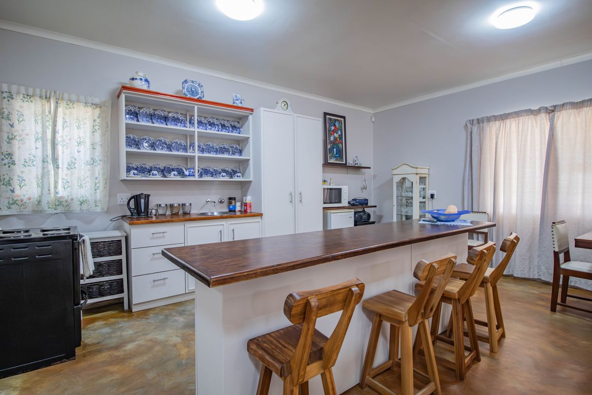 Modern Home in Moorreesburg - Photo 5