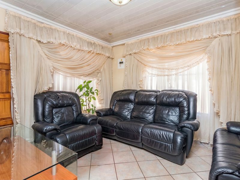 House for Sale In Protea Glen Ext 8! - Photo 4