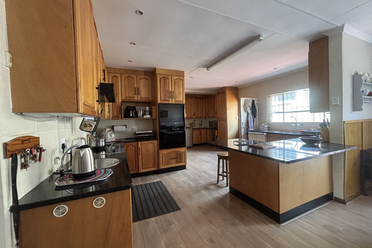 Impressive Home For Sale - Photo 3