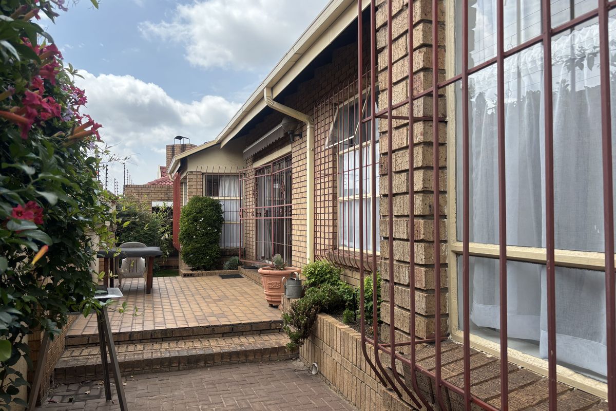 Impressive Home For Sale - Photo 2
