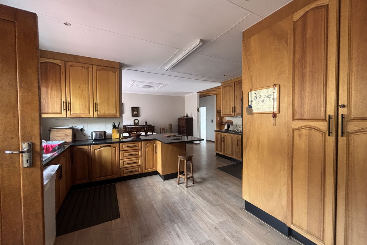 Impressive Home For Sale - Photo 4