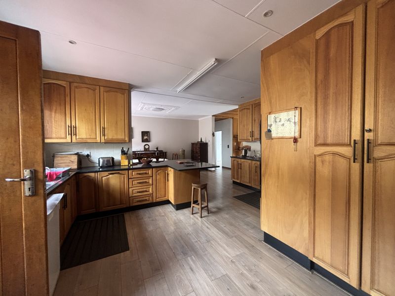 Impressive Home For Sale - Photo 4