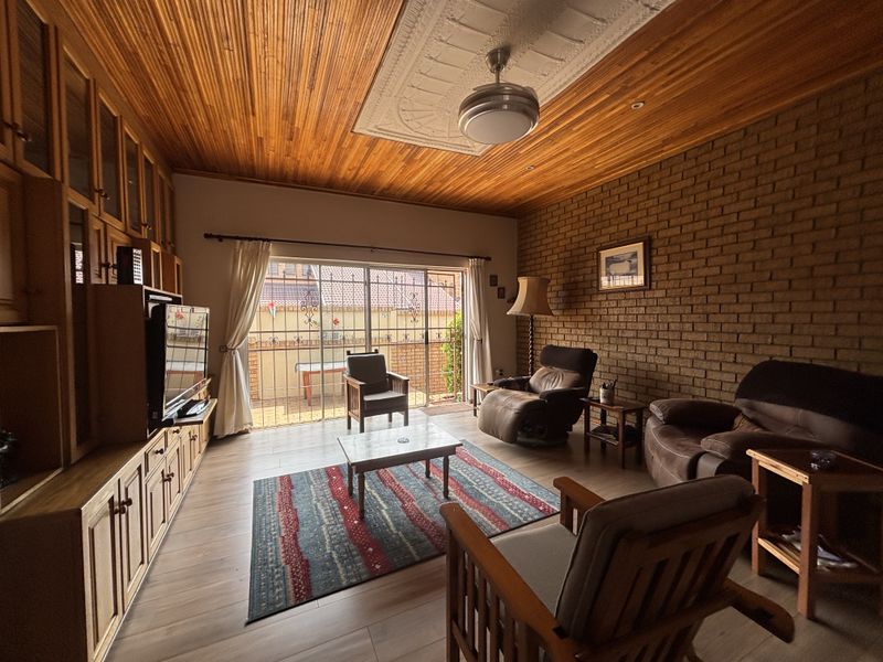 Impressive Home For Sale - Photo 7