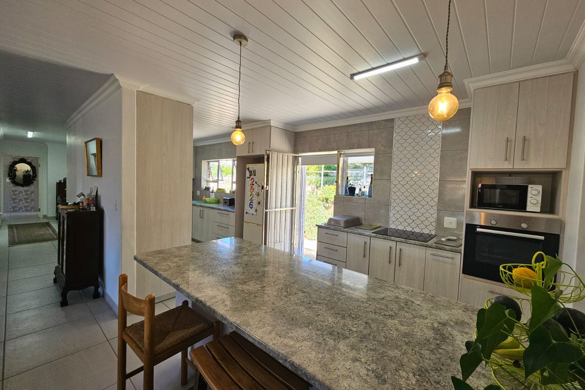 Low Maintenance Facebrick Home in Tranquil Platbos, Stilbaai West - Photo 5