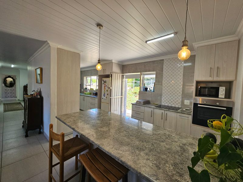 Low Maintenance Facebrick Home in Tranquil Platbos, Stilbaai West - Photo 5