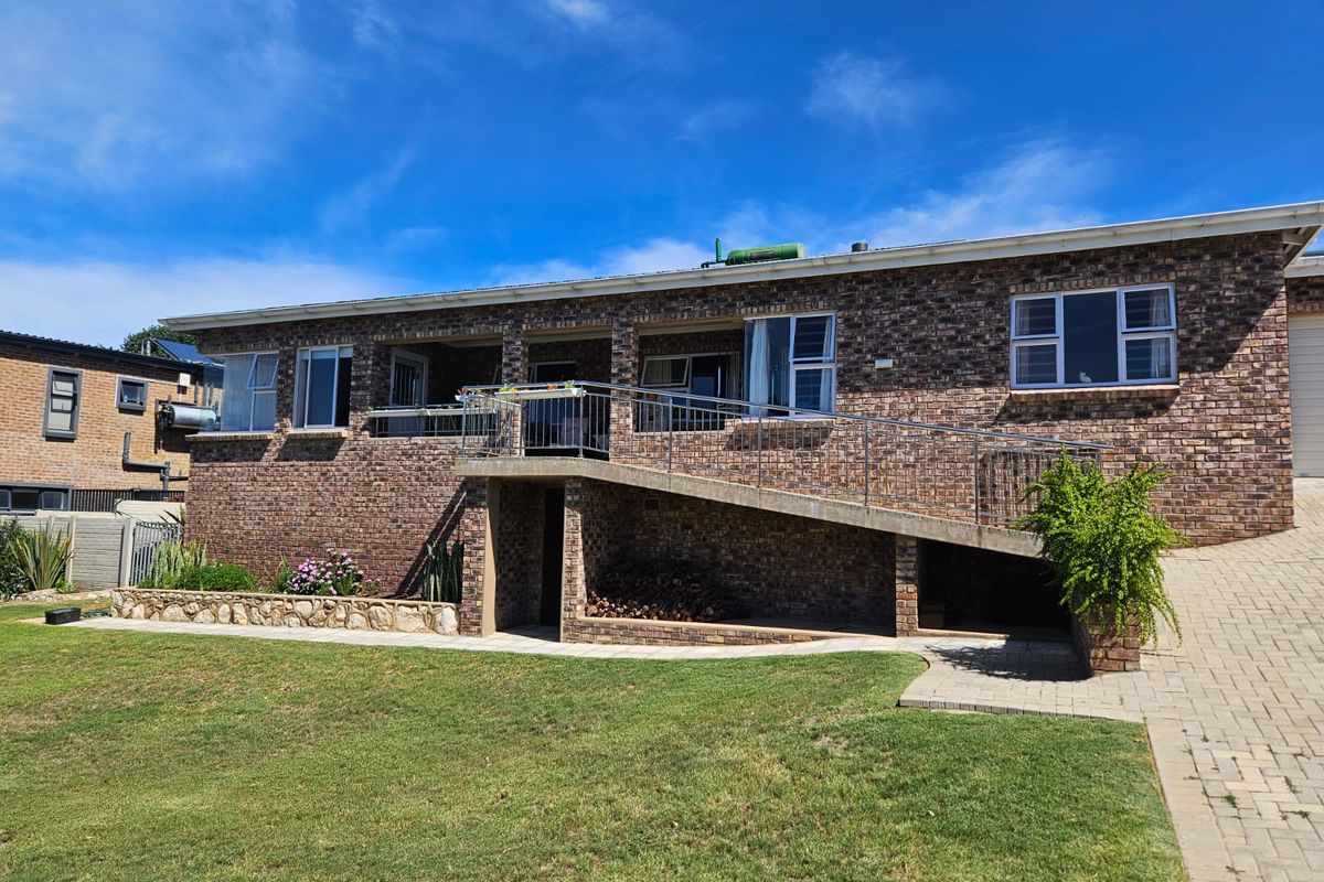 Low Maintenance Facebrick Home in Tranquil Platbos, Stilbaai West - Photo 2