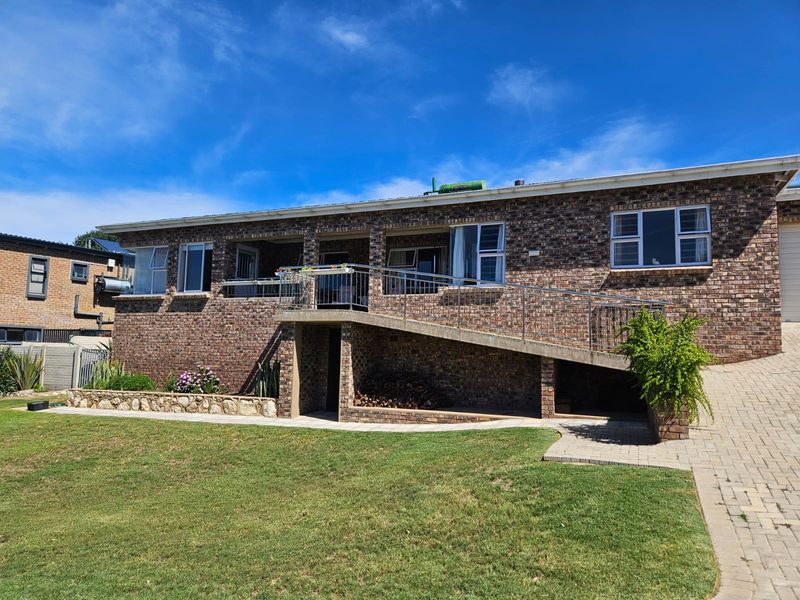 Low Maintenance Facebrick Home in Tranquil Platbos, Stilbaai West - Photo 2