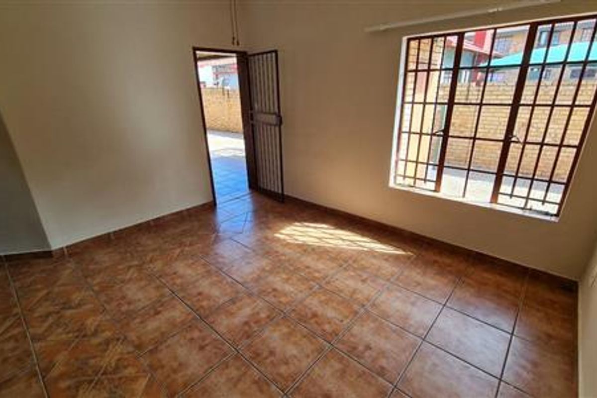 Investor's Opportunity Two Bedroom Apartment For Sale a Perfect Investment Potential. - Photo 4