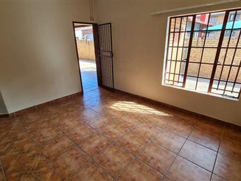 Investor's Opportunity Two Bedroom Apartment For Sale a Perfect Investment Potential. - Photo 4