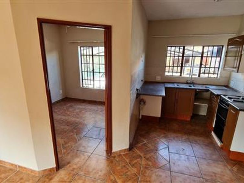 Investor's Opportunity Two Bedroom Apartment For Sale a Perfect Investment Potential. - Photo 2