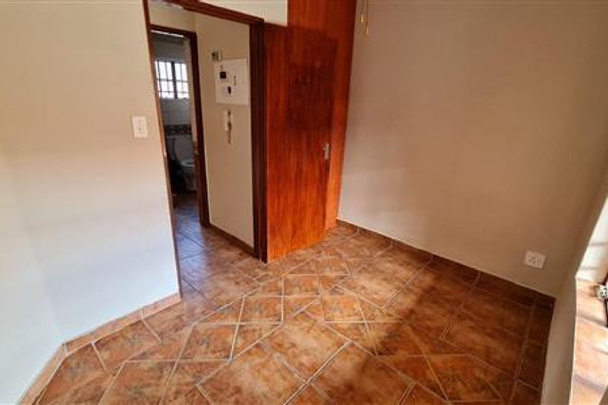 Investor's Opportunity Two Bedroom Apartment For Sale a Perfect Investment Potential. - Photo 5