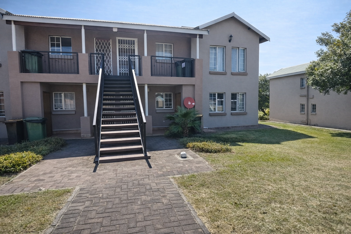 3 Bedroom Apartment for Sale in Cashan, Rustenburg! - Photo 2