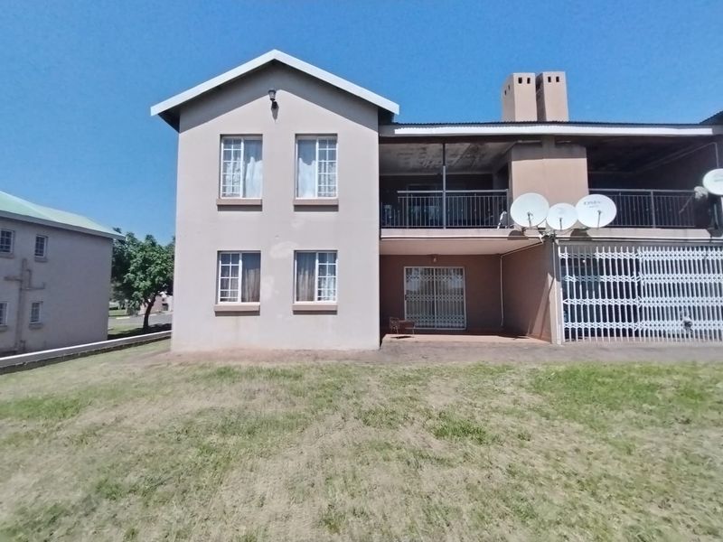3 Bedroom Apartment for Sale in Cashan, Rustenburg! - Photo 9