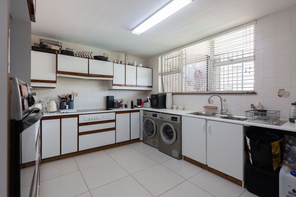 Spacious townhouse with Sea Views in Prime Umhlanga Location - Photo 5