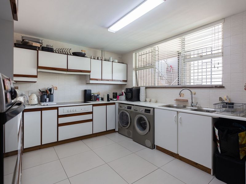 Spacious townhouse with Sea Views in Prime Umhlanga Location - Photo 5