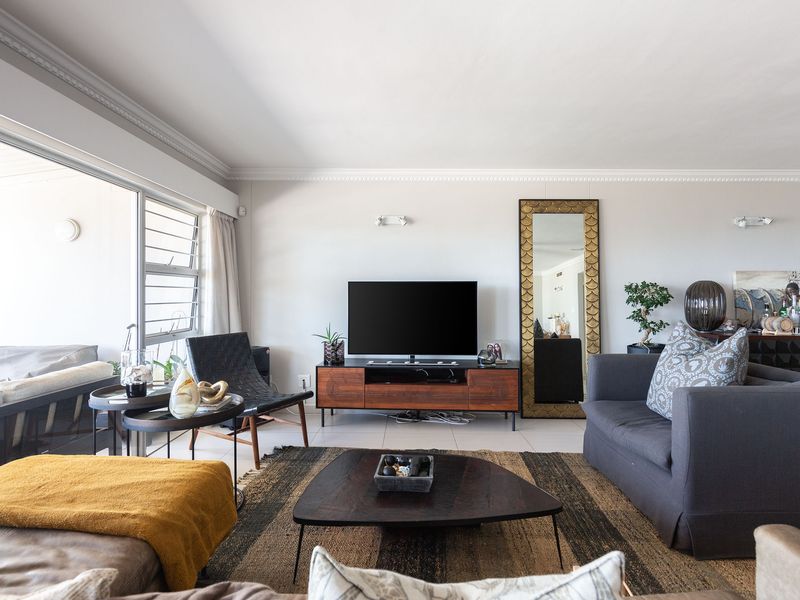 Spacious townhouse with Sea Views in Prime Umhlanga Location - Photo 3