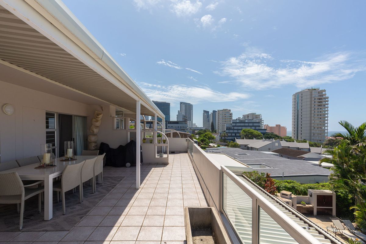 Spacious townhouse with Sea Views in Prime Umhlanga Location - Photo 2