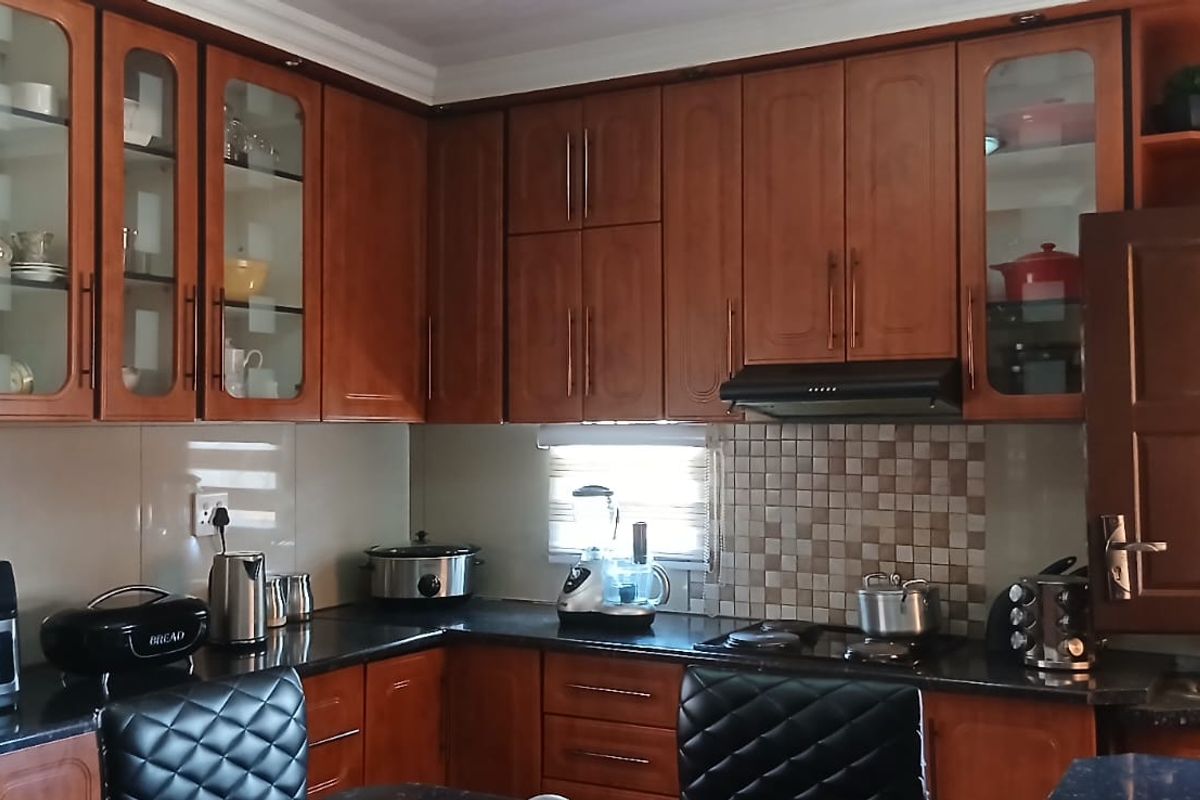 Stunning 3-bedroom home for sale - Photo 3