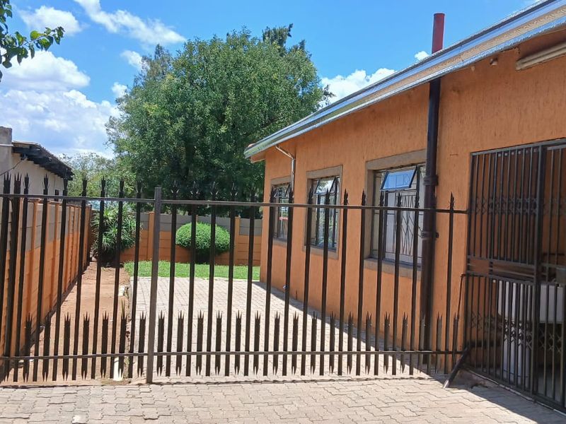 Stunning 3-bedroom home for sale - Photo 2