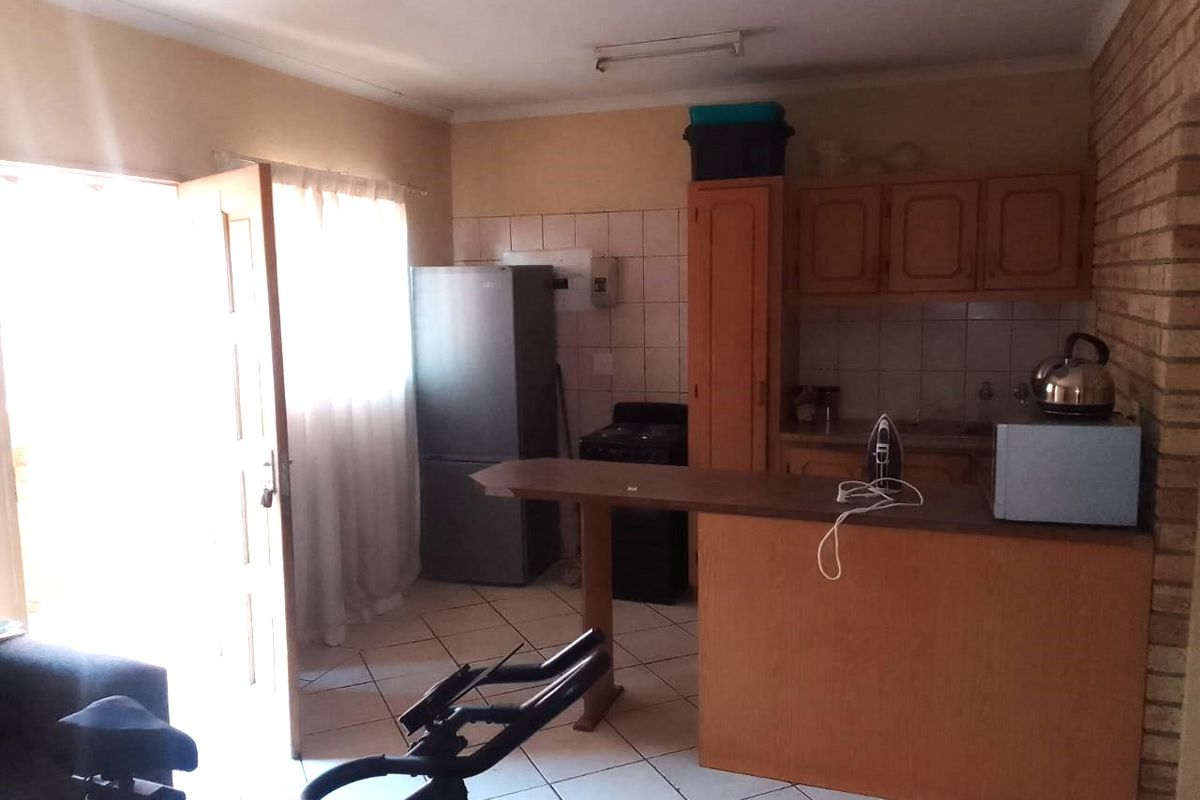 Excellent investment buy in Rustenburg Central - Photo 4
