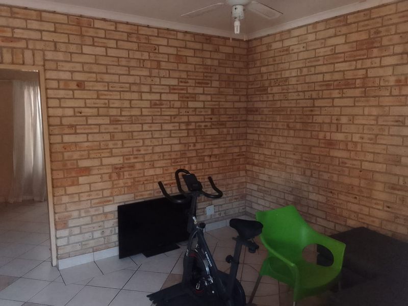 Excellent investment buy in Rustenburg Central - Photo 6