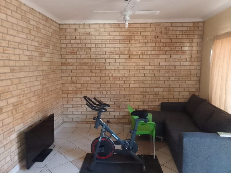 Excellent investment buy in Rustenburg Central - Photo 5