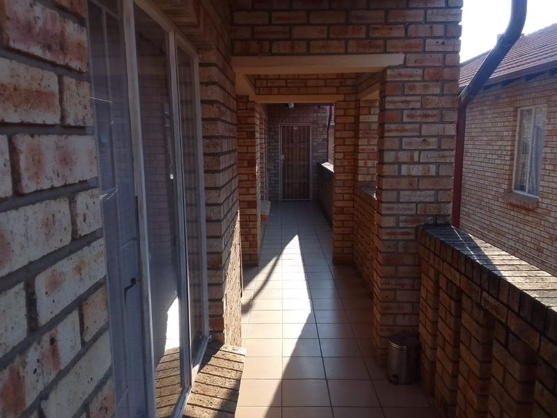 Excellent investment buy in Rustenburg Central - Photo 2