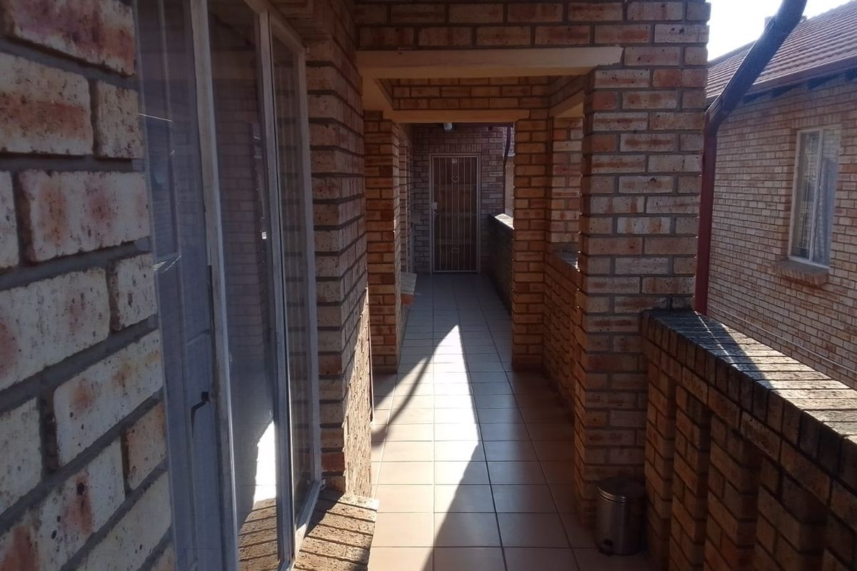 Excellent investment buy in Rustenburg Central - Photo 2
