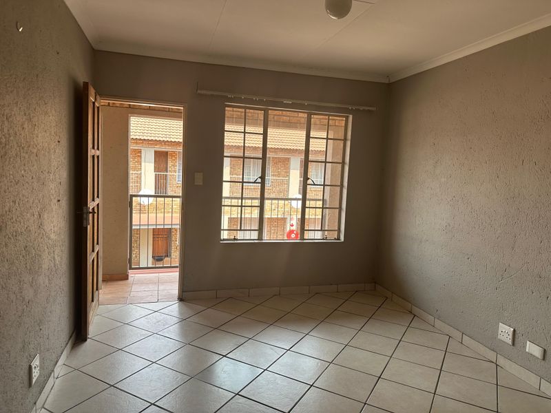 One Bedroom Apartment For Sale In Rustenburg Central! - Photo 4