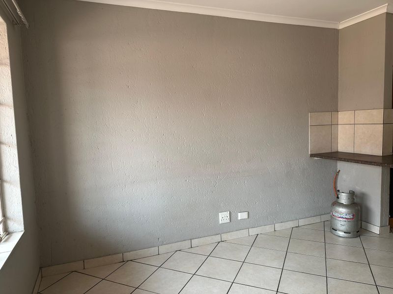 One Bedroom Apartment For Sale In Rustenburg Central! - Photo 7