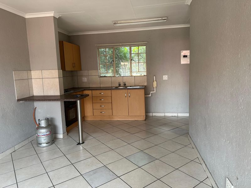 One Bedroom Apartment For Sale In Rustenburg Central! - Photo 3