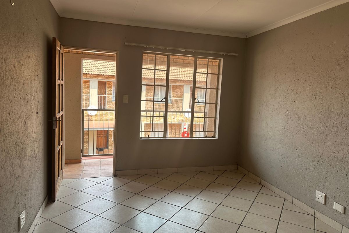 One Bedroom Apartment For Sale In Rustenburg Central! - Photo 4