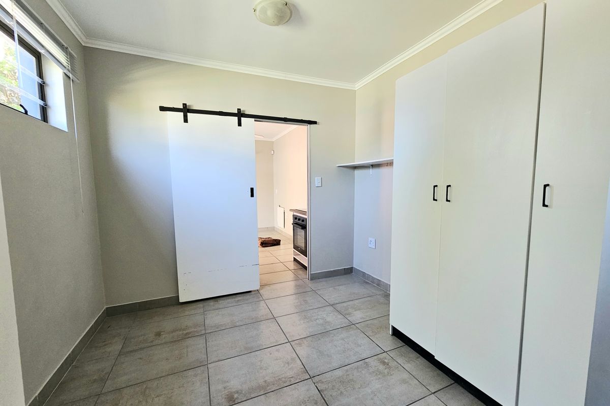 Vincent Heights - Modern, neat Garden Flat with secure parking Including w/e - Photo 3