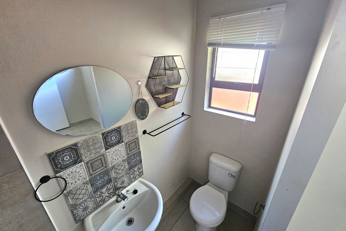 Vincent Heights - Modern, neat Garden Flat with secure parking Including w/e - Photo 4