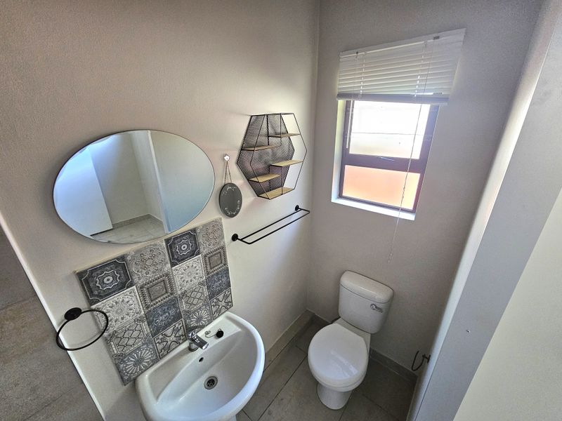 Vincent Heights - Modern, neat Garden Flat with secure parking Including w/e - Photo 4